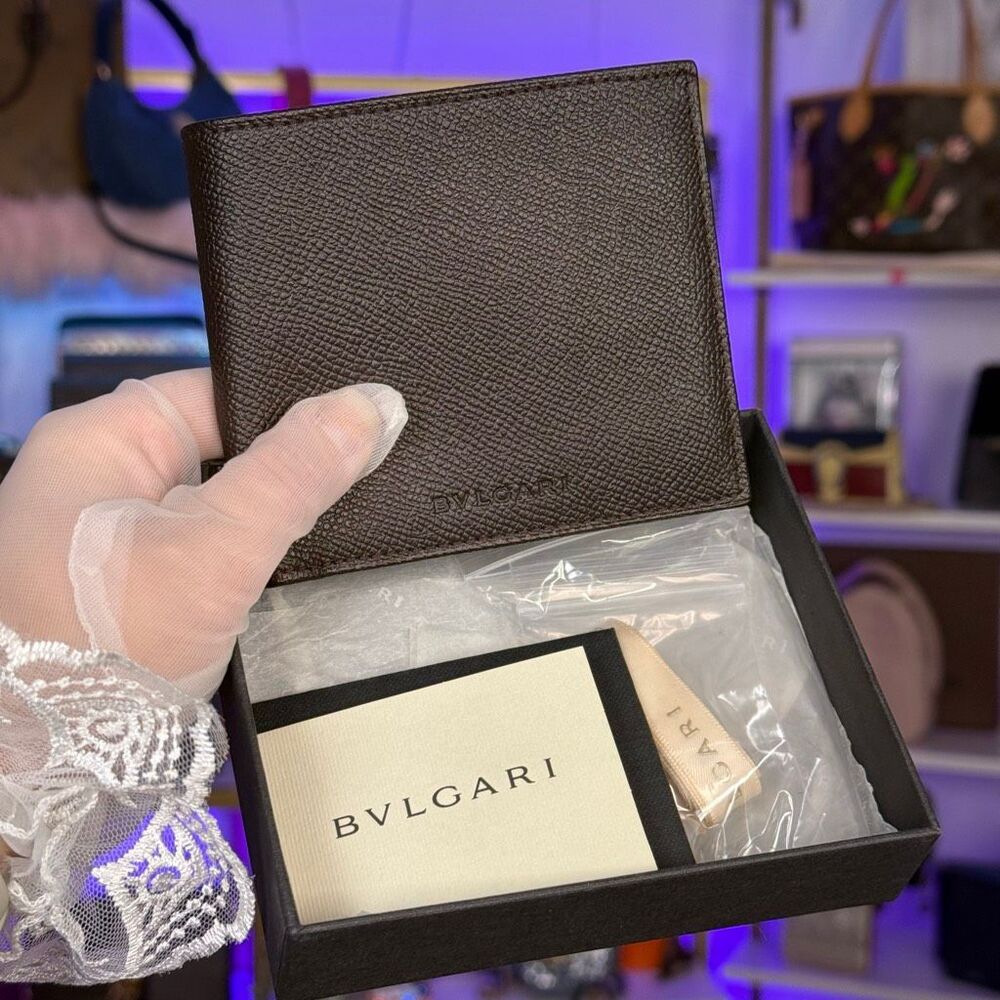 New In Box Bvlgari Bulgari Dark Brown Calf Leather Men’s Bi-Fold Wallet Full Set